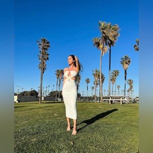Elegant White Strapless Dress